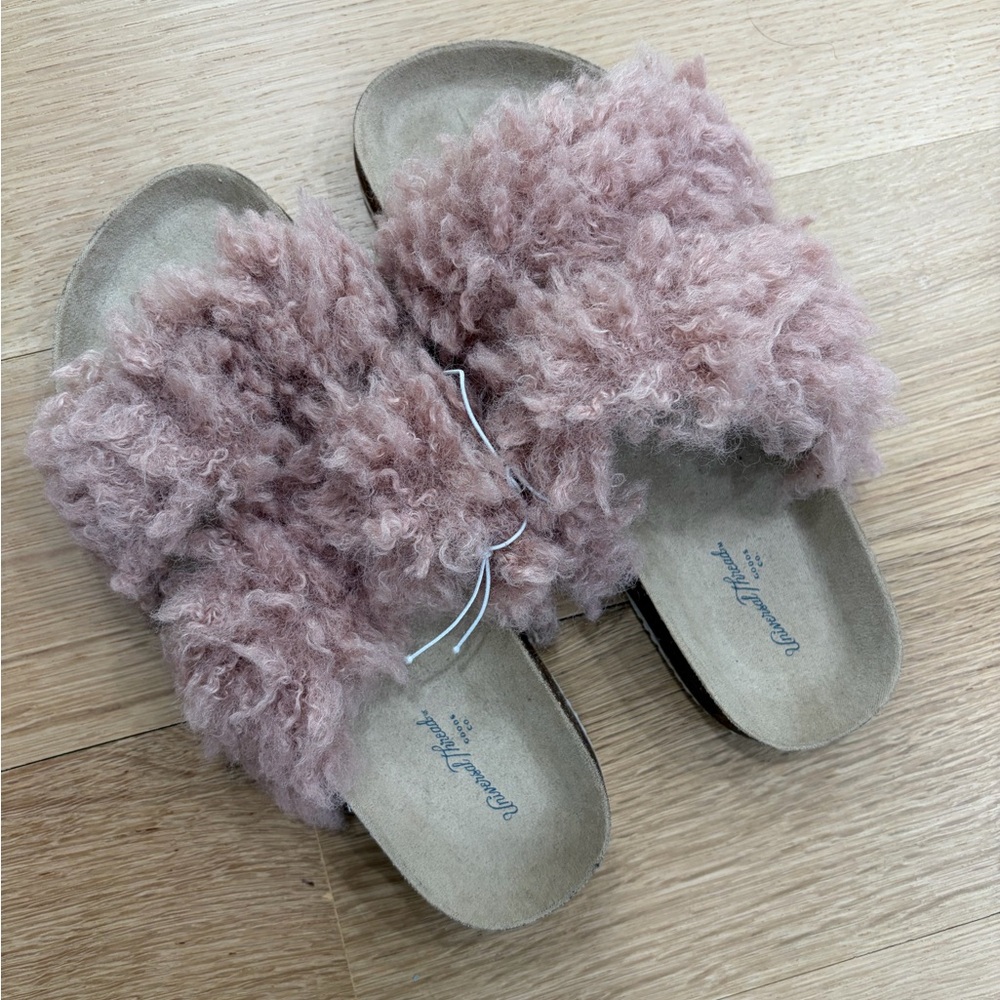 NWB**Universal Thread Plush Mauve Slippers